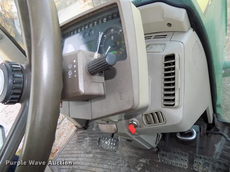 image for item DB8514 2005 John Deere 7320 MFWD tractor