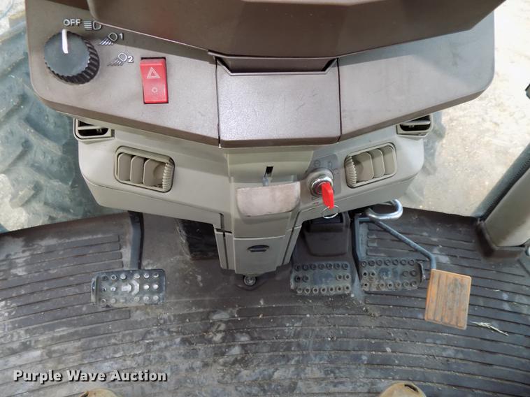 image for item DB8514 2005 John Deere 7320 MFWD tractor