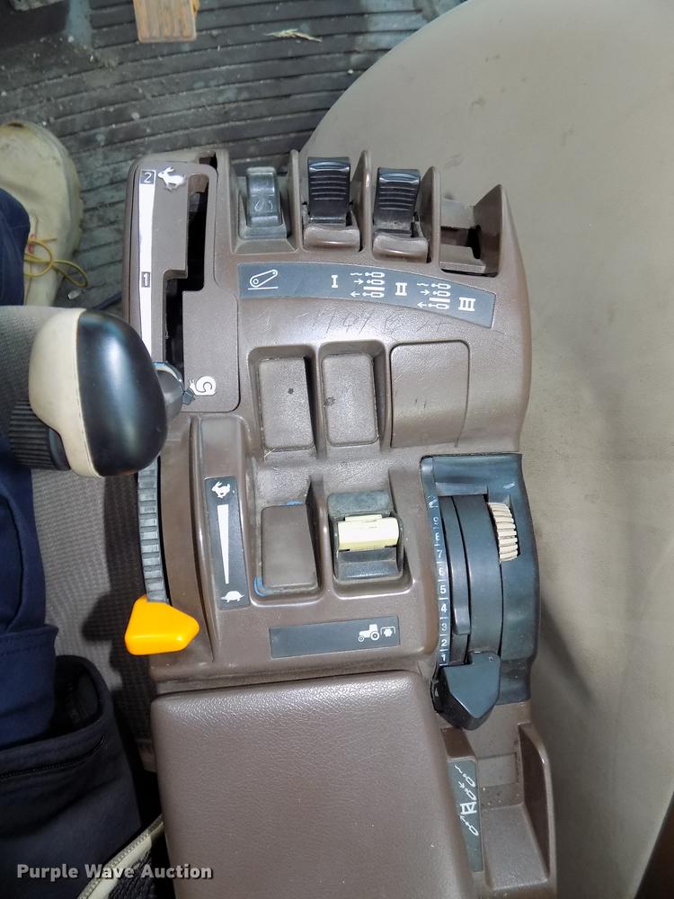 image for item DB8514 2005 John Deere 7320 MFWD tractor