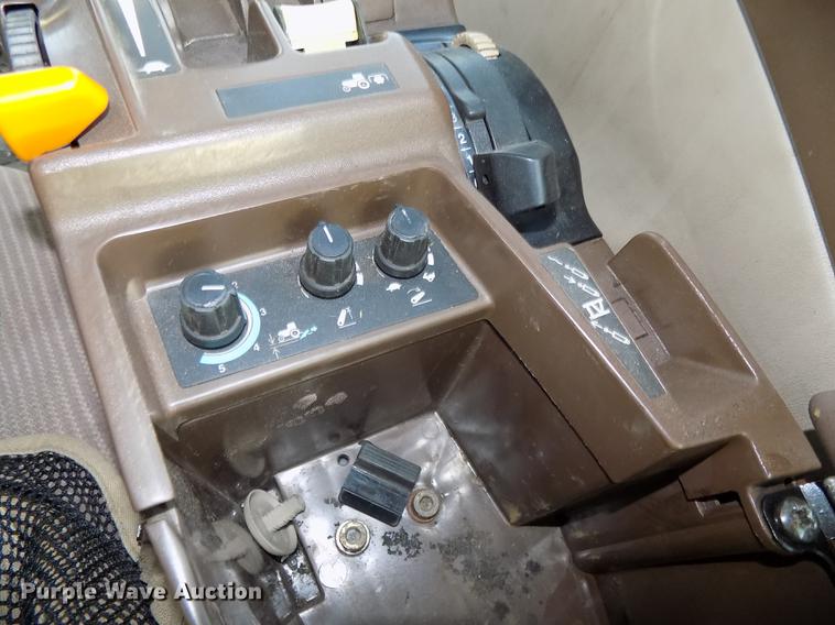 image for item DB8514 2005 John Deere 7320 MFWD tractor