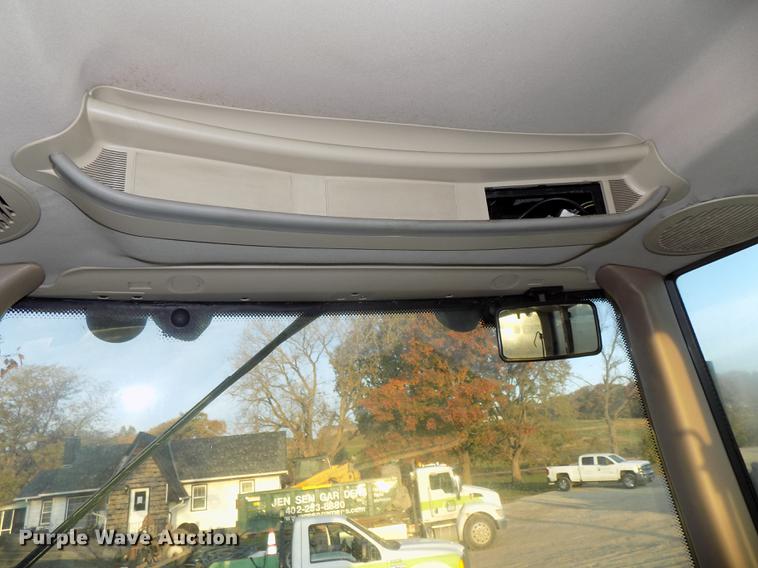 image for item DB8514 2005 John Deere 7320 MFWD tractor