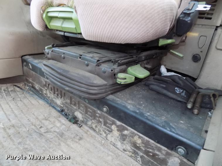 image for item DB8514 2005 John Deere 7320 MFWD tractor