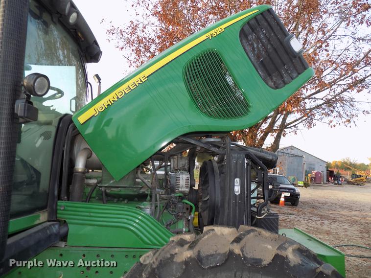 image for item DB8514 2005 John Deere 7320 MFWD tractor