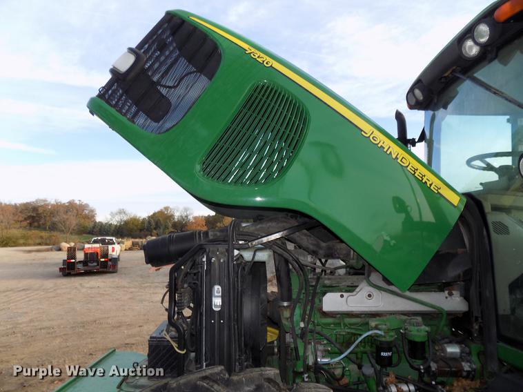 image for item DB8514 2005 John Deere 7320 MFWD tractor