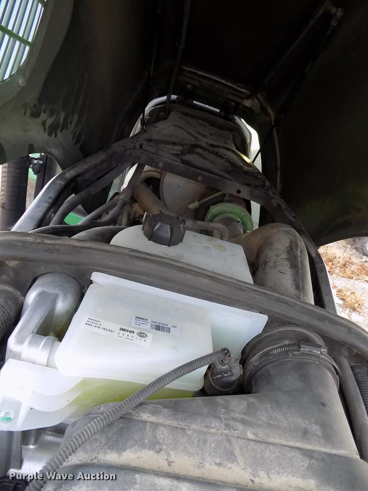 image for item DB8514 2005 John Deere 7320 MFWD tractor