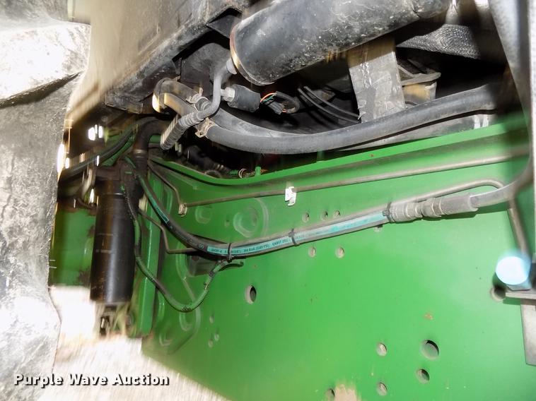 image for item DB8514 2005 John Deere 7320 MFWD tractor