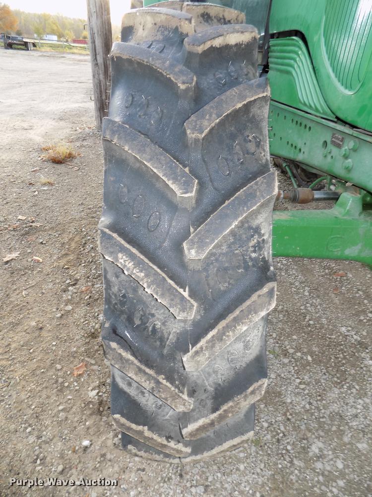 image for item DB8514 2005 John Deere 7320 MFWD tractor