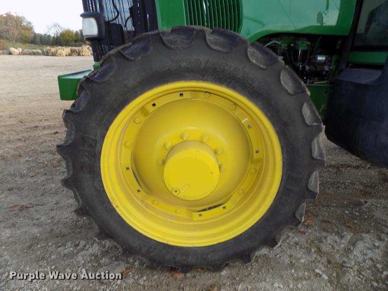 image for item DB8514 2005 John Deere 7320 MFWD tractor