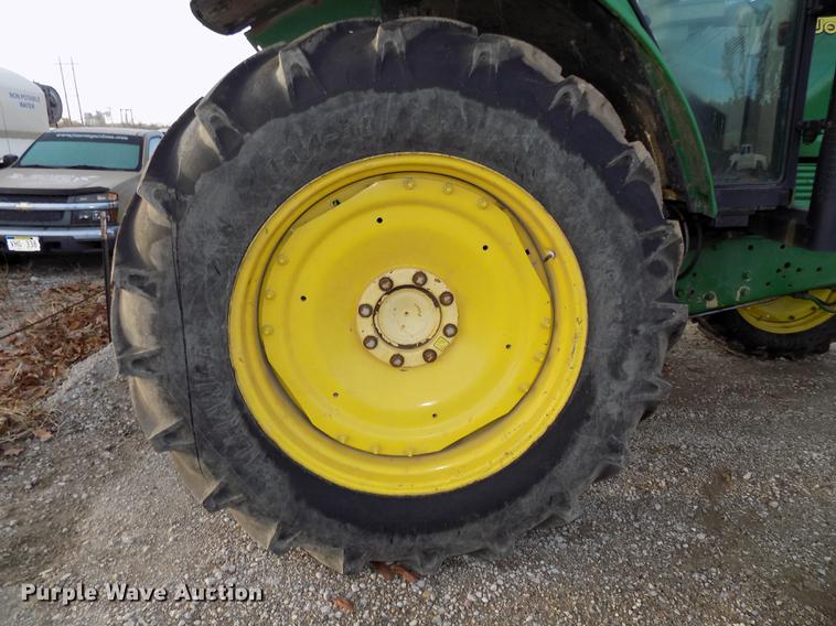 image for item DB8514 2005 John Deere 7320 MFWD tractor