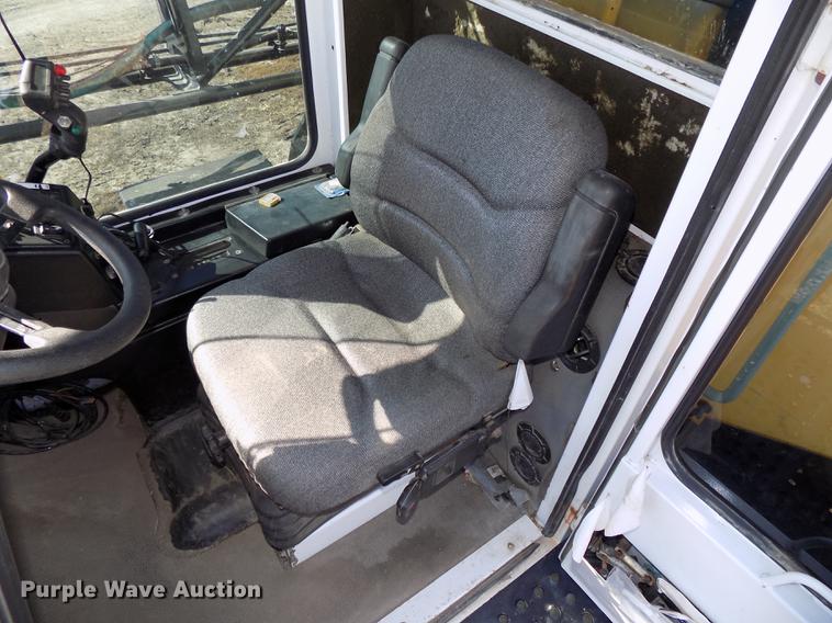 image for item DB8516 2004 SpraCoupe 4640 sprayer