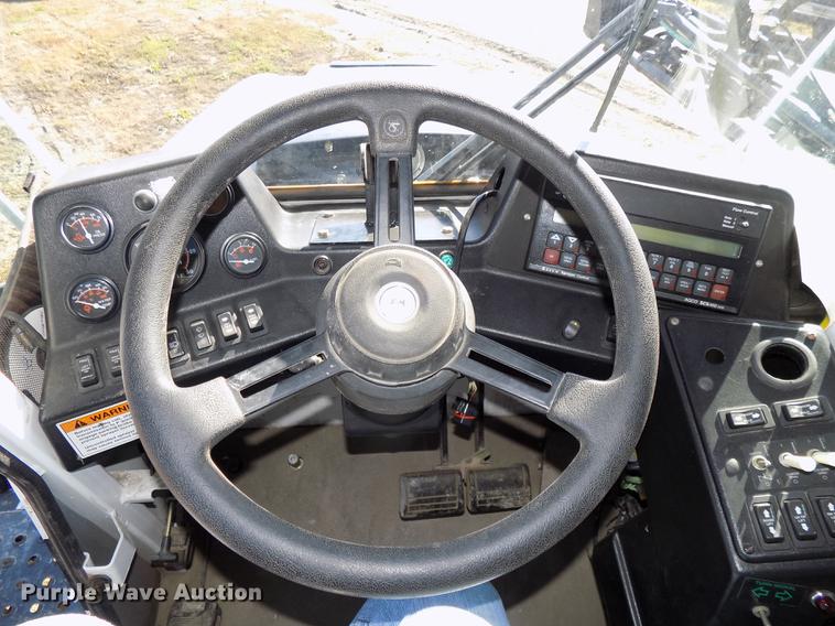 image for item DB8516 2004 SpraCoupe 4640 sprayer