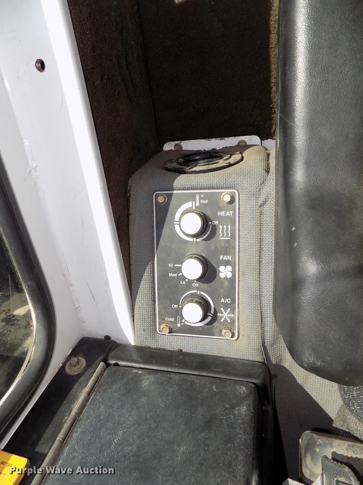 image for item DB8516 2004 SpraCoupe 4640 sprayer