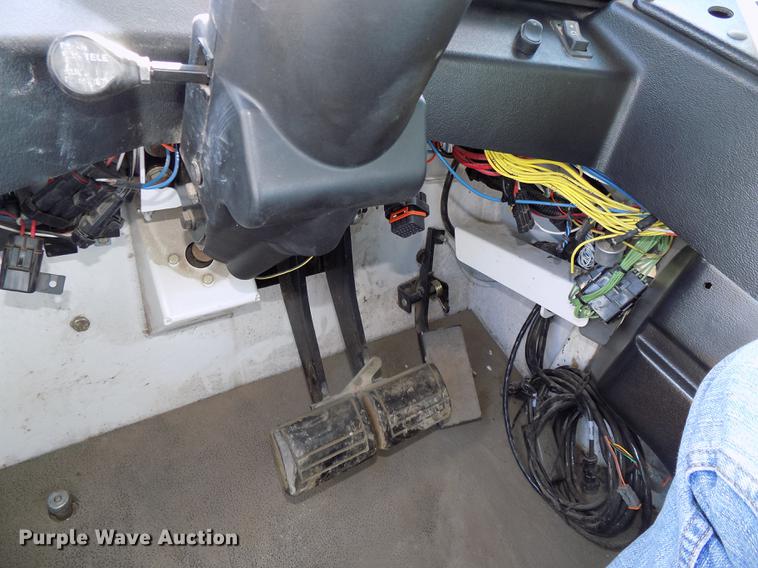 image for item DB8516 2004 SpraCoupe 4640 sprayer