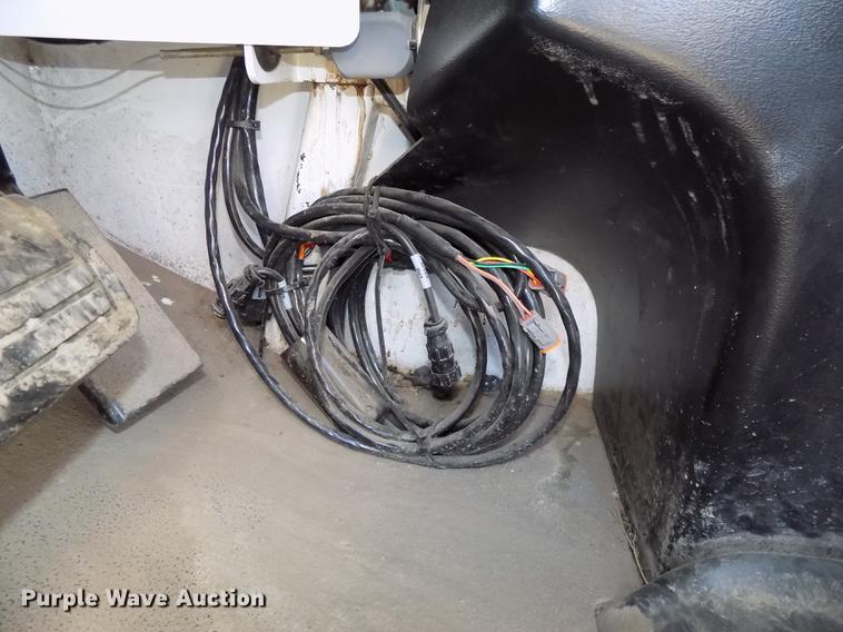 image for item DB8516 2004 SpraCoupe 4640 sprayer