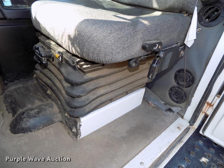 image for item DB8516 2004 SpraCoupe 4640 sprayer