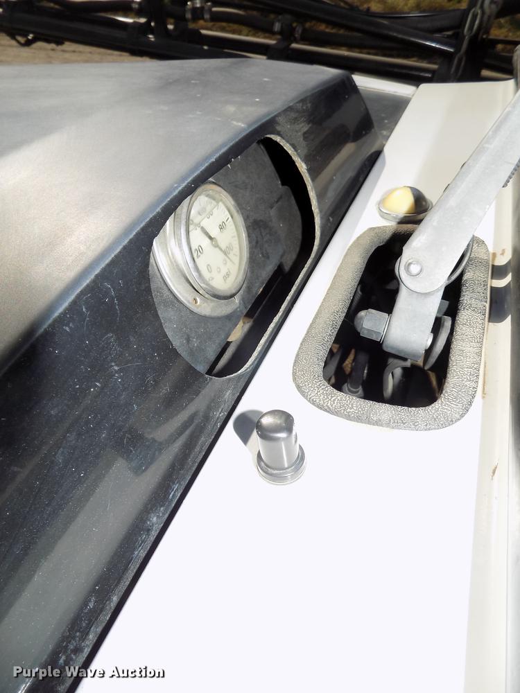 image for item DB8516 2004 SpraCoupe 4640 sprayer