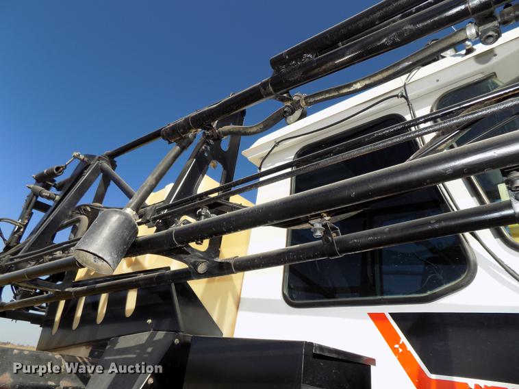 image for item DB8516 2004 SpraCoupe 4640 sprayer