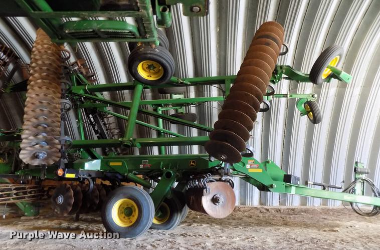 image for item DB8522 2013 John Deere 2623VT vertical tillage