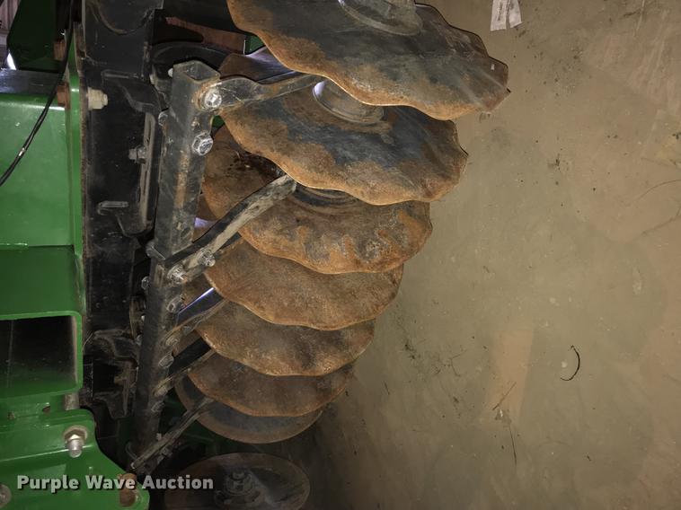 image for item DB8522 2013 John Deere 2623VT vertical tillage