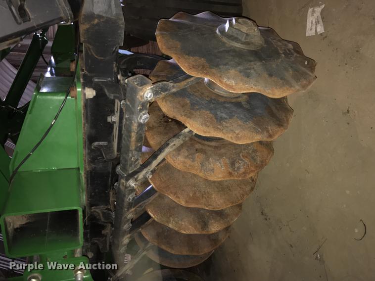 image for item DB8522 2013 John Deere 2623VT vertical tillage