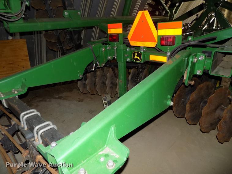 image for item DB8522 2013 John Deere 2623VT vertical tillage