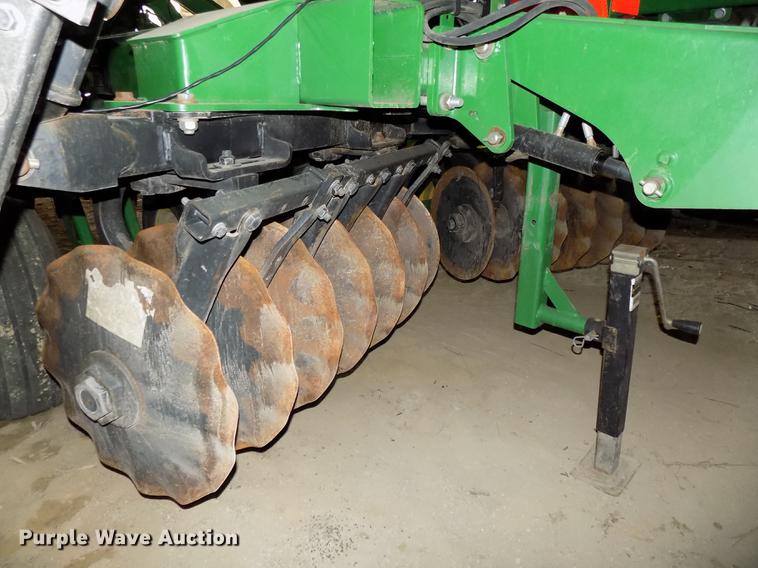 image for item DB8522 2013 John Deere 2623VT vertical tillage