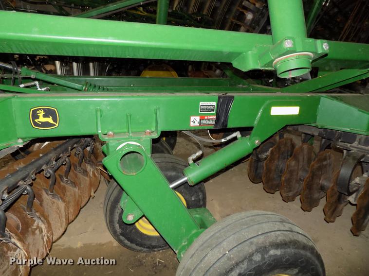 image for item DB8522 2013 John Deere 2623VT vertical tillage