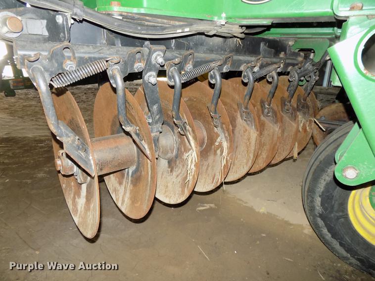 image for item DB8522 2013 John Deere 2623VT vertical tillage
