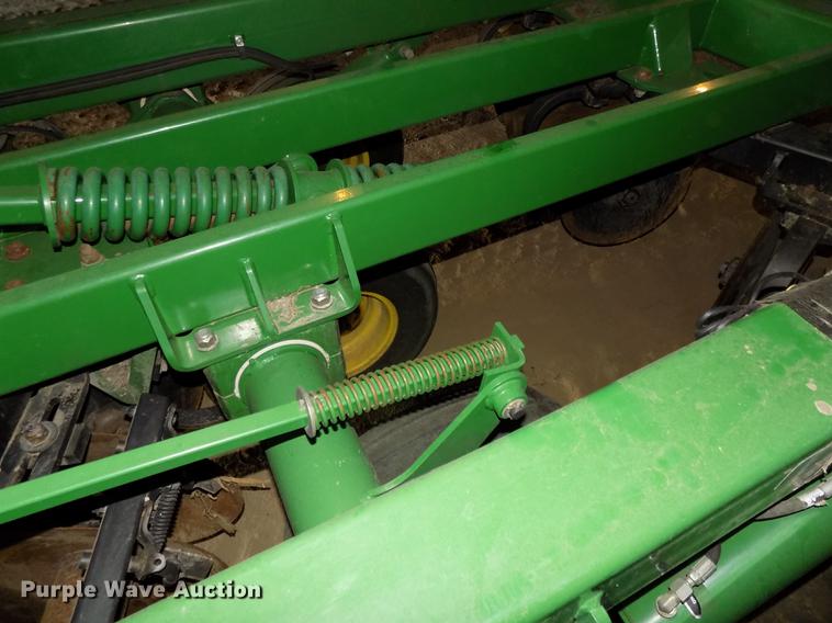 image for item DB8522 2013 John Deere 2623VT vertical tillage
