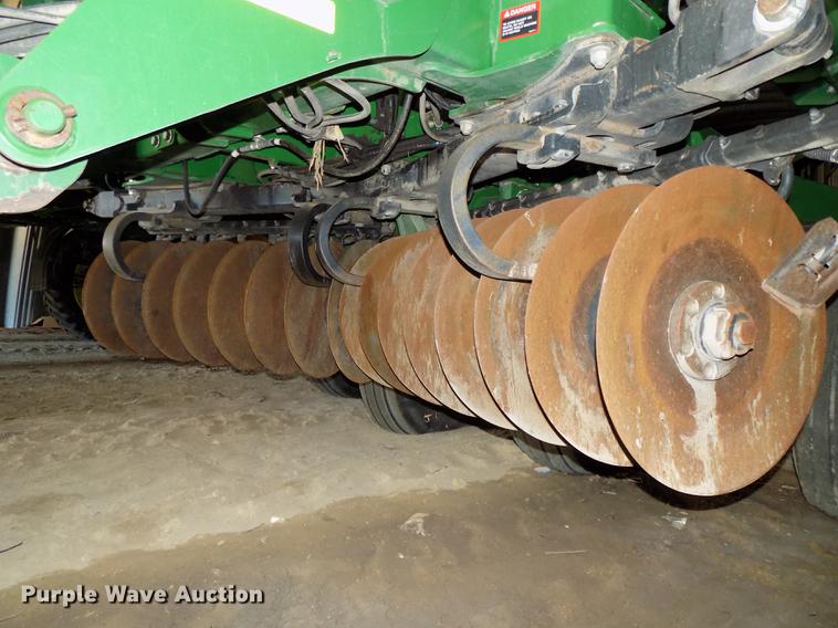 image for item DB8522 2013 John Deere 2623VT vertical tillage