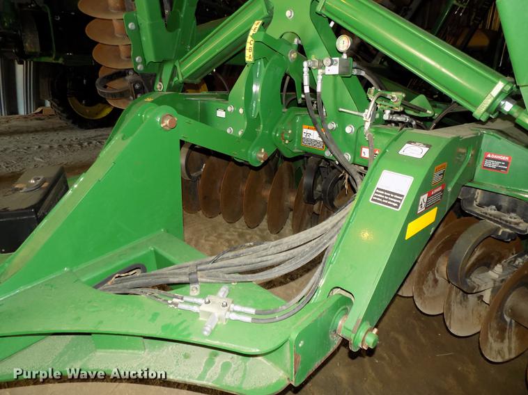 image for item DB8522 2013 John Deere 2623VT vertical tillage