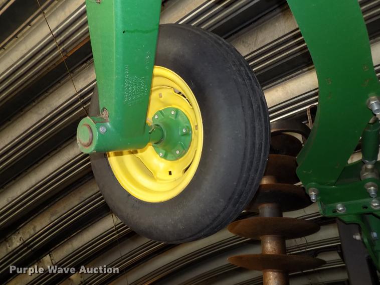 image for item DB8522 2013 John Deere 2623VT vertical tillage