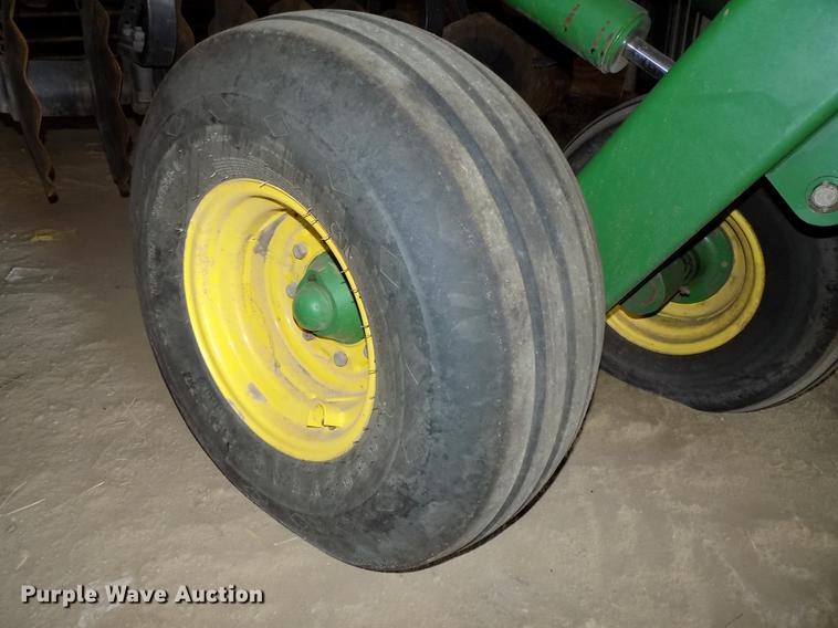 image for item DB8522 2013 John Deere 2623VT vertical tillage
