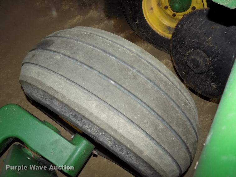 image for item DB8522 2013 John Deere 2623VT vertical tillage