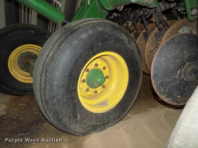 image for item DB8522 2013 John Deere 2623VT vertical tillage