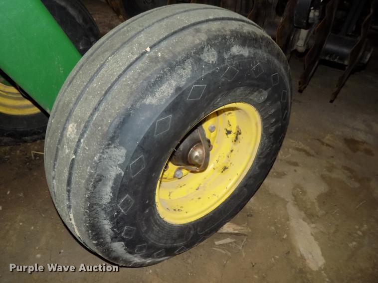 image for item DB8522 2013 John Deere 2623VT vertical tillage