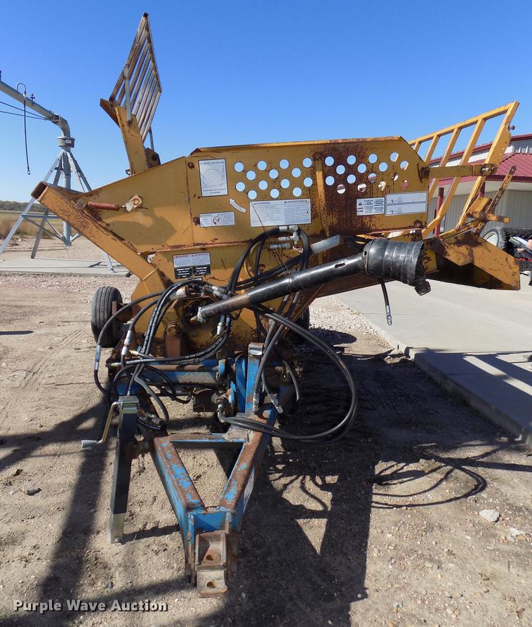 image for item DB8526 D-W hay hauler with Haybuster 256 bale processor