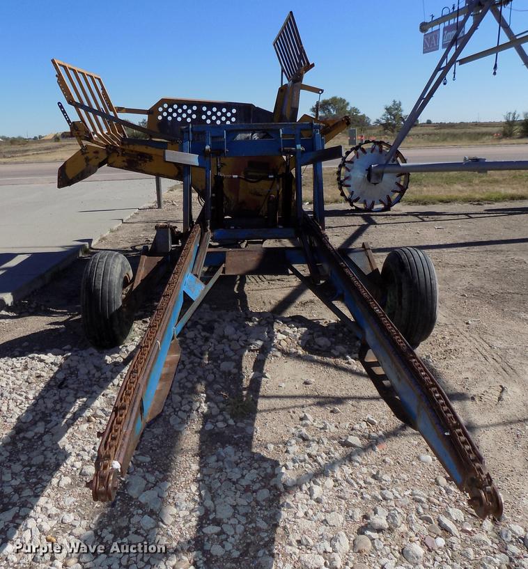 image for item DB8526 D-W hay hauler with Haybuster 256 bale processor