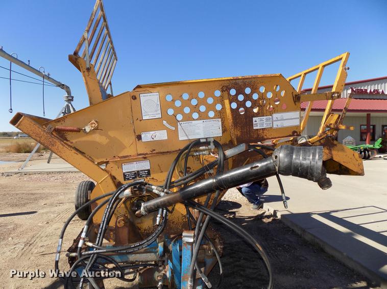 image for item DB8526 D-W hay hauler with Haybuster 256 bale processor
