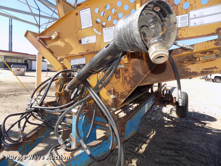 image for item DB8526 D-W hay hauler with Haybuster 256 bale processor