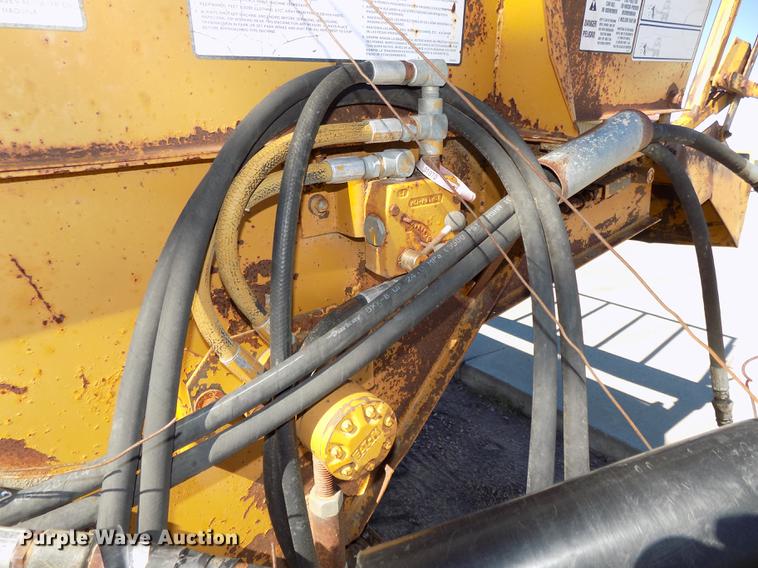 image for item DB8526 D-W hay hauler with Haybuster 256 bale processor