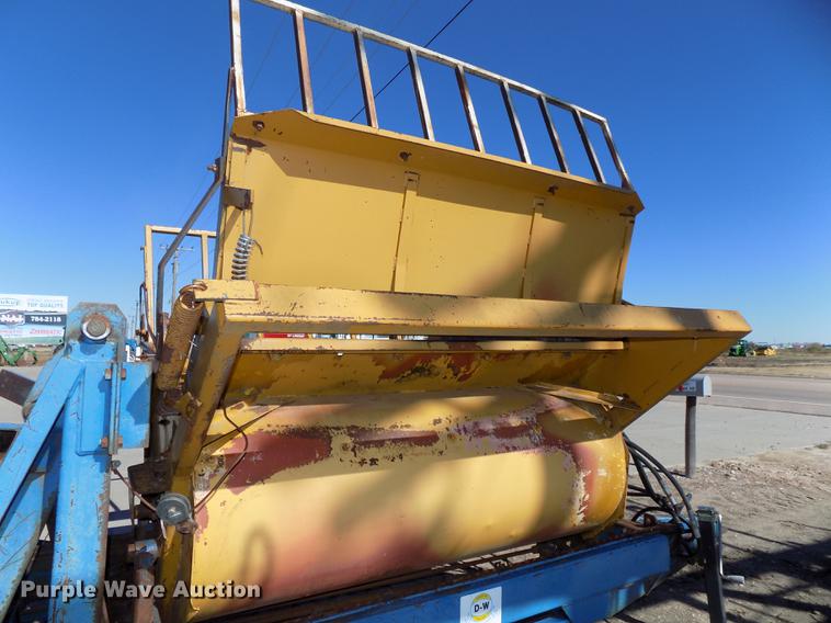 image for item DB8526 D-W hay hauler with Haybuster 256 bale processor