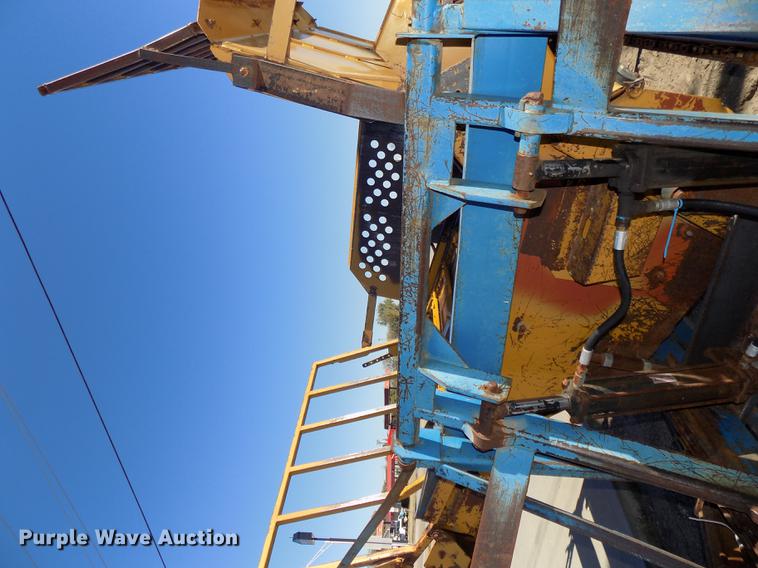 image for item DB8526 D-W hay hauler with Haybuster 256 bale processor