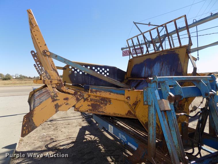 image for item DB8526 D-W hay hauler with Haybuster 256 bale processor