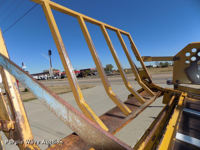 image for item DB8526 D-W hay hauler with Haybuster 256 bale processor
