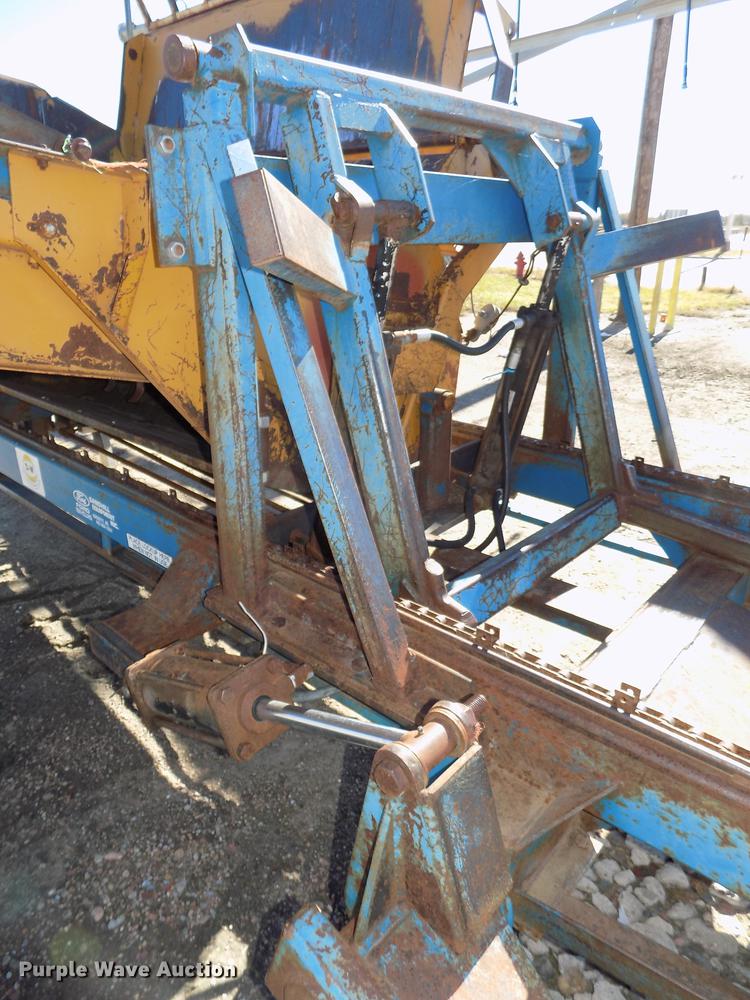 image for item DB8526 D-W hay hauler with Haybuster 256 bale processor