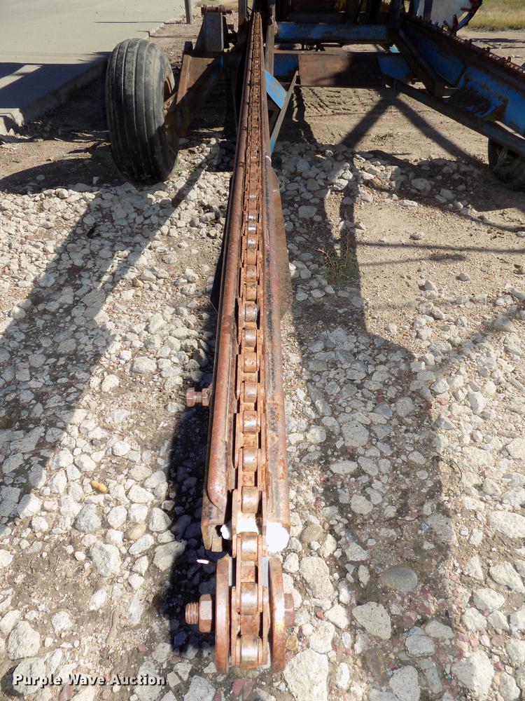 image for item DB8526 D-W hay hauler with Haybuster 256 bale processor