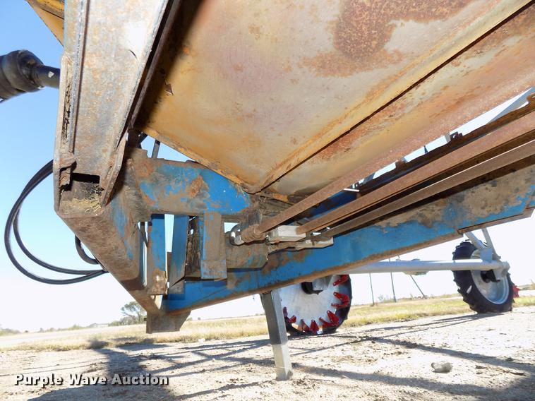 image for item DB8526 D-W hay hauler with Haybuster 256 bale processor