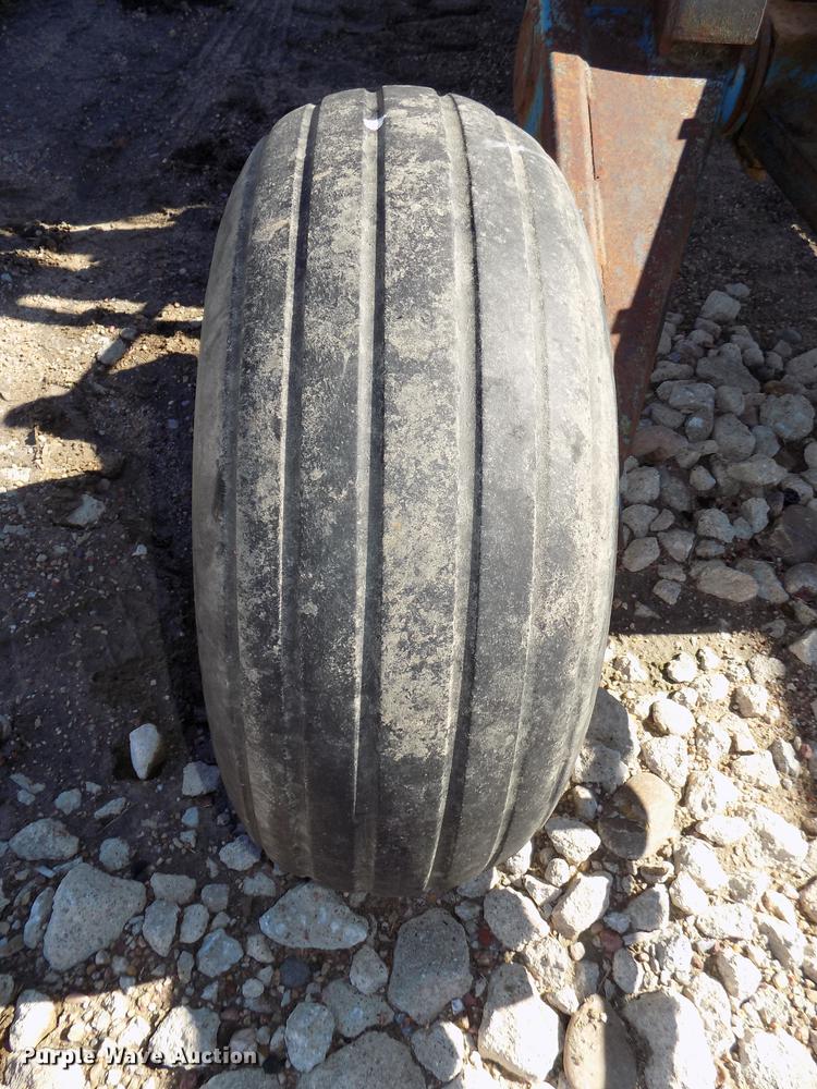 image for item DB8526 D-W hay hauler with Haybuster 256 bale processor