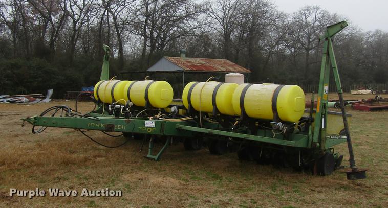image for item DC0021 John Deere 7200 planter